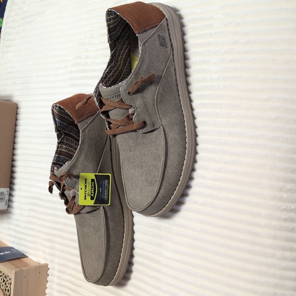 NWT Skechers Streetwear Goga Mat Arch, Size 14